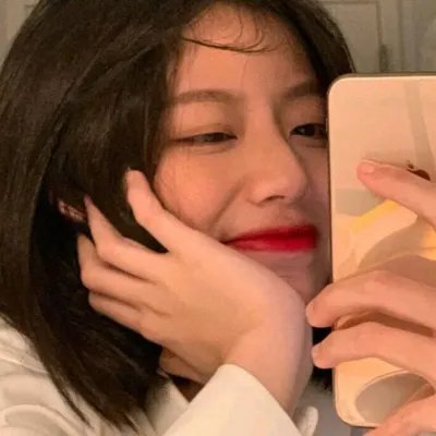 情薄似流云,红颜洽春风